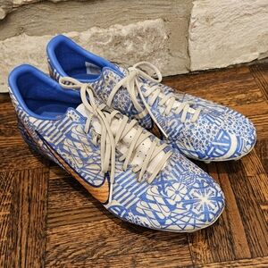 NIKE Men's soccer/kicking shoes, Sz 9